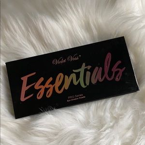 Violet Voss Essentials Pro Series Shadow Palette